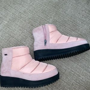 Pink Uggs